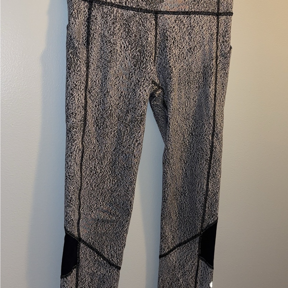 Textured Gray Lululemon Leggings with Black Accents
